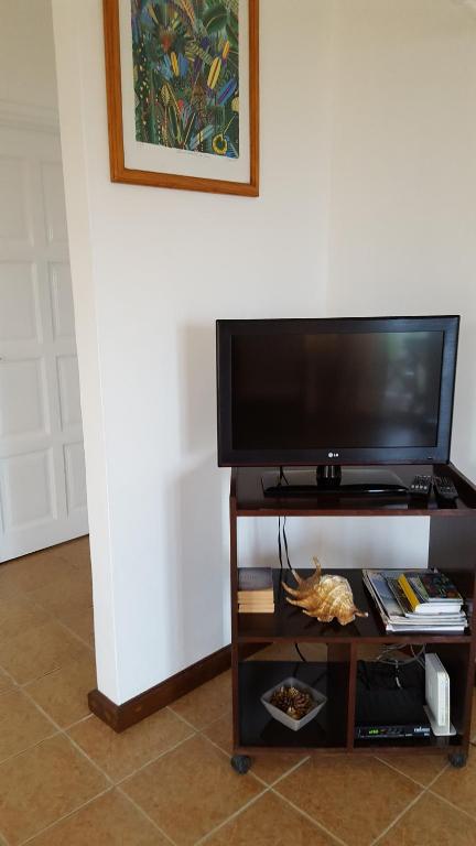 TV a/nebo společenská místnost v ubytování Villa Kayola - Self Catering