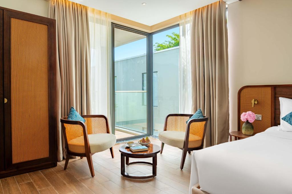 Biệt Thự Deluxe 3 Phòng Ngủ Có 1 Giường Cỡ King Và 4 Giường Đơn - Hồ Bơi Riêng