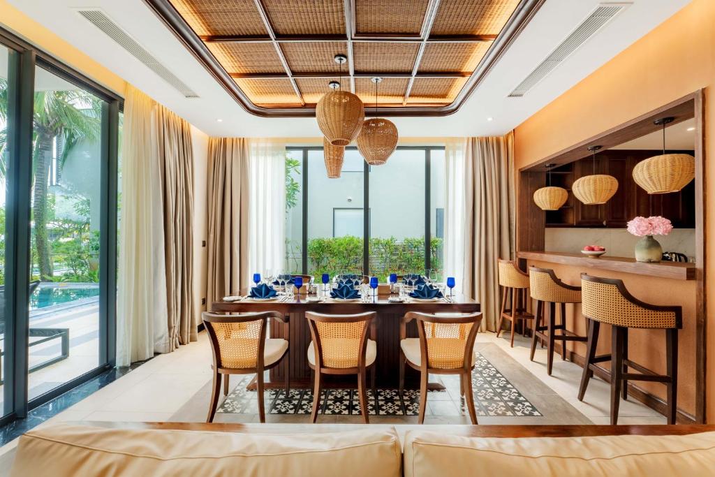 Biệt Thự Deluxe 3 Phòng Ngủ Có 1 Giường Cỡ King Và 4 Giường Đơn - Hồ Bơi Riêng