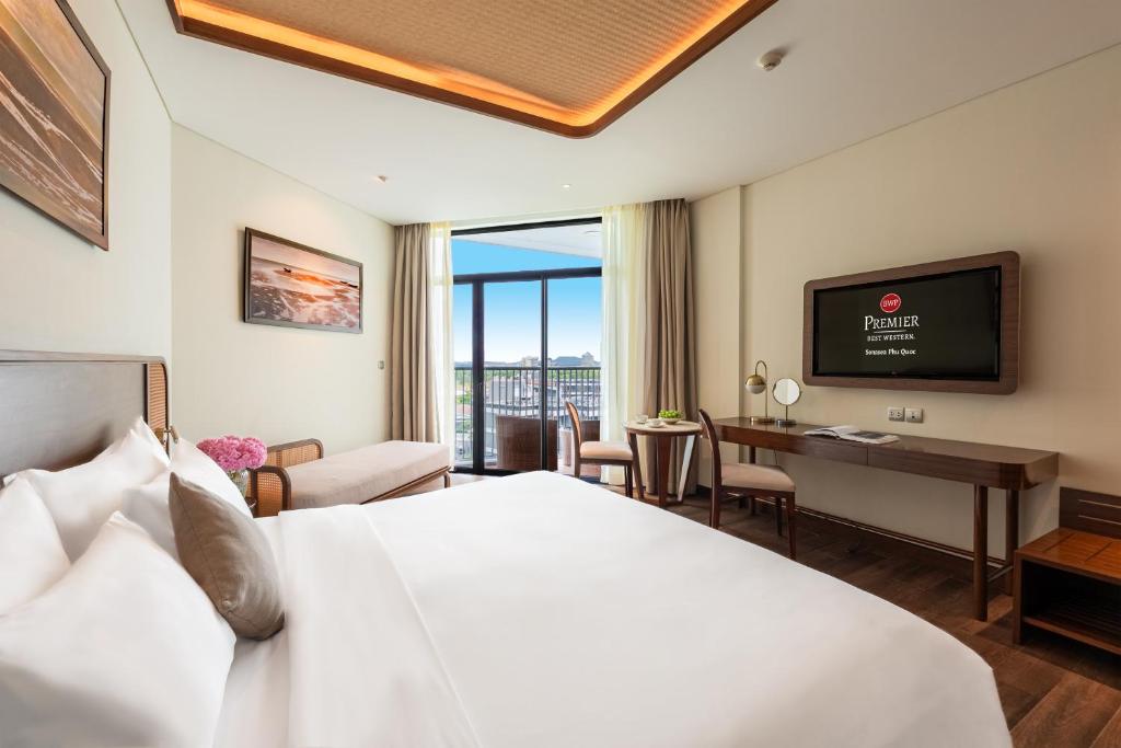 Premier King Room with Balcony and Partial Sea View