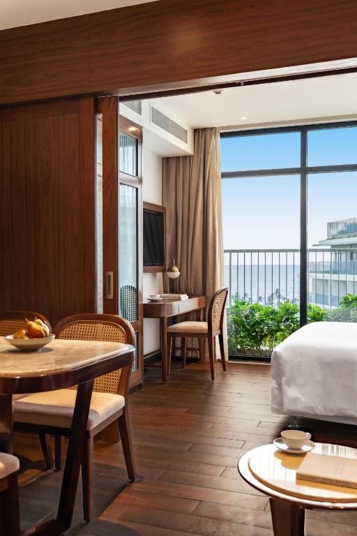 Two-Bedroom Executive Queen Room with Sea View