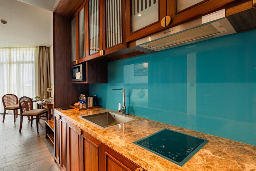 Premier King Room with Balcony and Partial Sea View