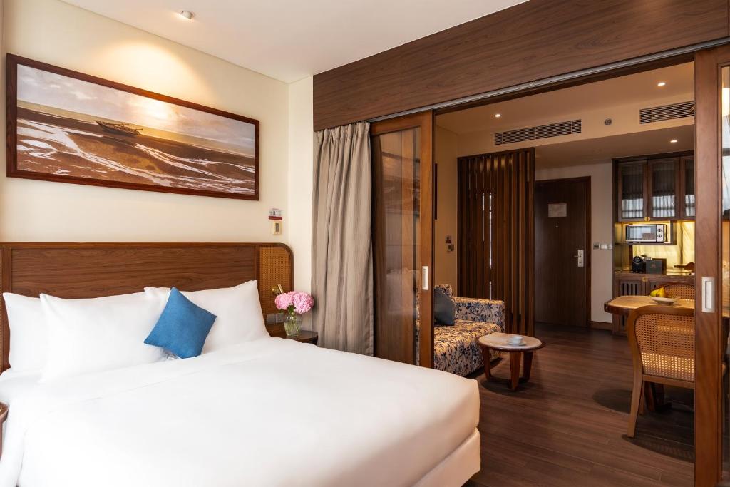 Two-Bedroom Executive Queen Room with Sea View
