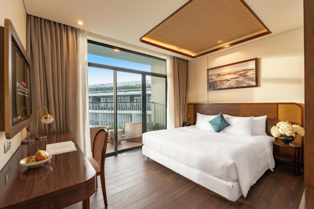 Two-Bedroom Executive Queen Room with Sea View