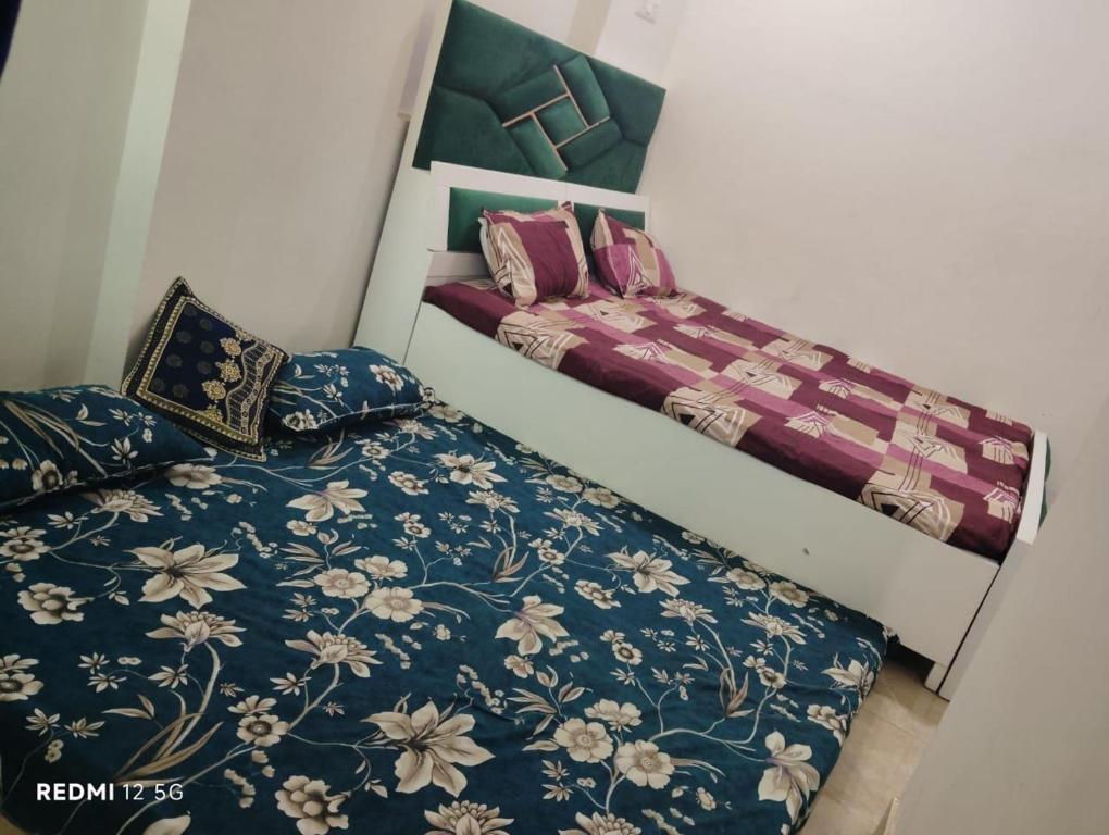 Postel nebo postele na pokoji v ubytování Shreeji Homestay