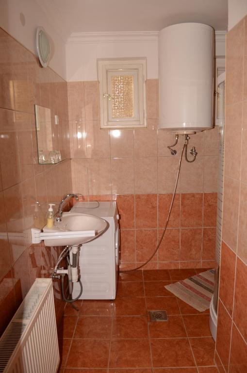 Koupelna v ubytování Hutasori Guesthouse