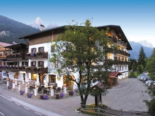 Nespecifikovaný výhled na hory nebo výhled na hory při pohledu z hotelu