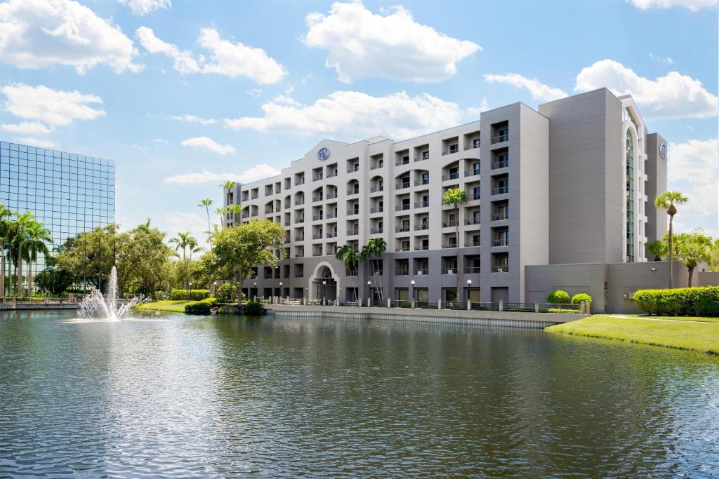 Hilton Boca Raton Suites - Newly Renovated, Boca Raton