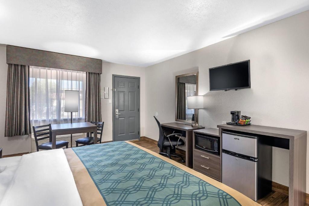 Econo Lodge Inn & Suites Socorro photo