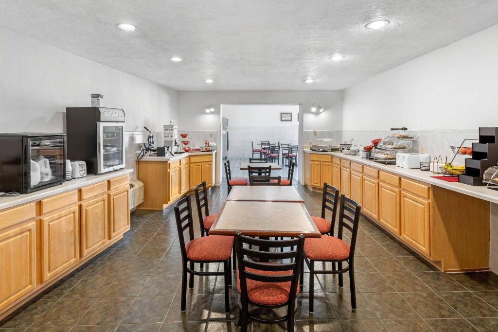 Econo Lodge Inn & Suites Socorro photo