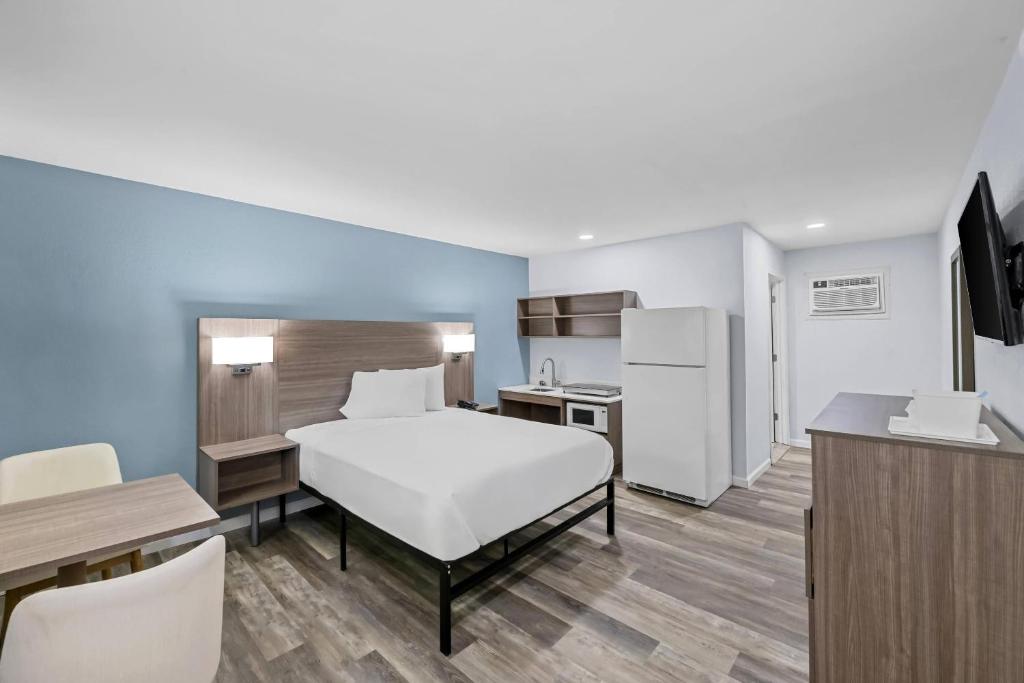 Suburban Studios Newport News - Hampton - Efficiency Queen Kamer - Niet-Rokers/Buitengang