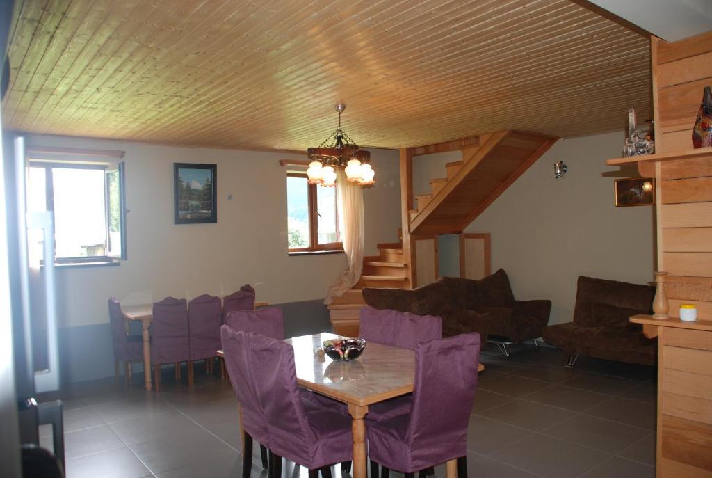 Posezení v ubytování Guest House Lasili