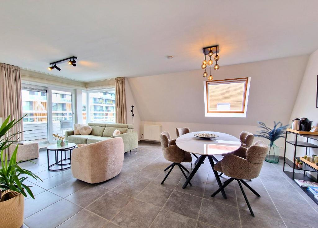 a living room with a table and chairs at Cosy Corner 4 in Nieuwpoort