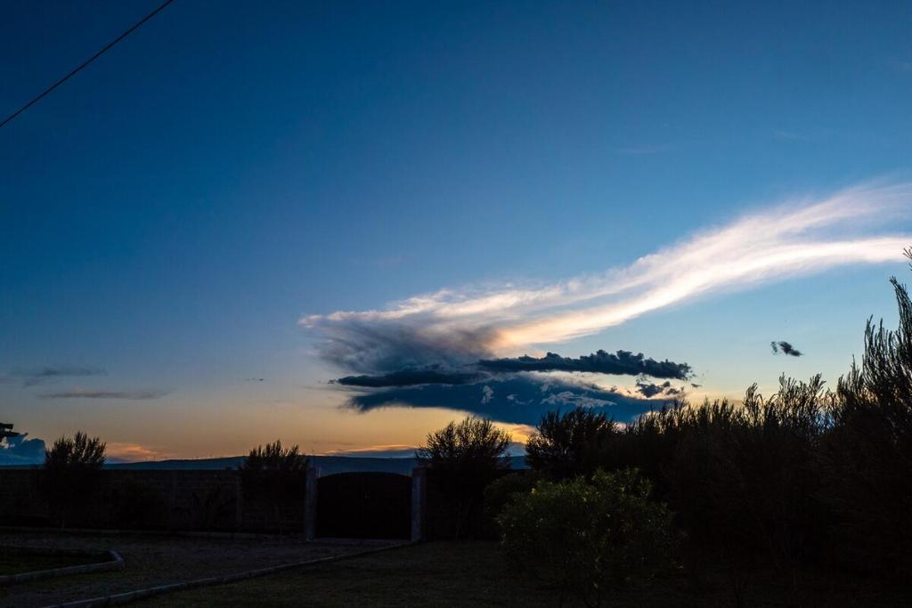 una formación de nubes en el cielo al atardecer en Peaceful Getaway in Kajiado County - Riri Isinya, en Oloyaingalani