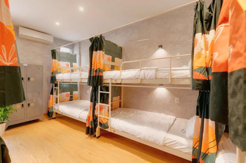 Saigon Authentic Alley Hostel - Local Vibes, City Tours, Cooking Dinner, Evening Streetfood, Free Menu Breakfast, Gym & Rooftop Billiards - 11