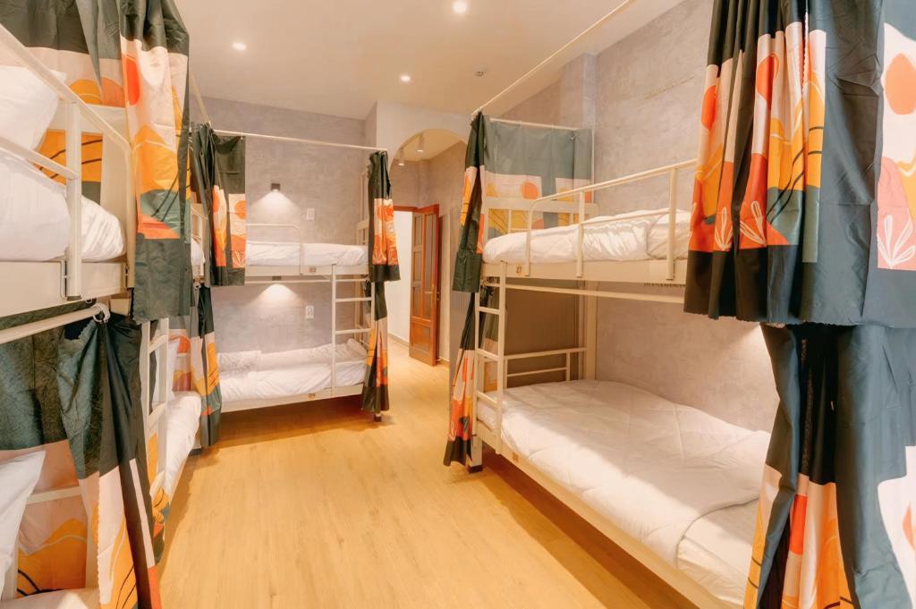 Saigon Authentic Alley Hostel - Local Vibes, City Tours, Cooking Dinner, Evening Streetfood, Free Menu Breakfast, Gym & Rooftop Billiards - 12