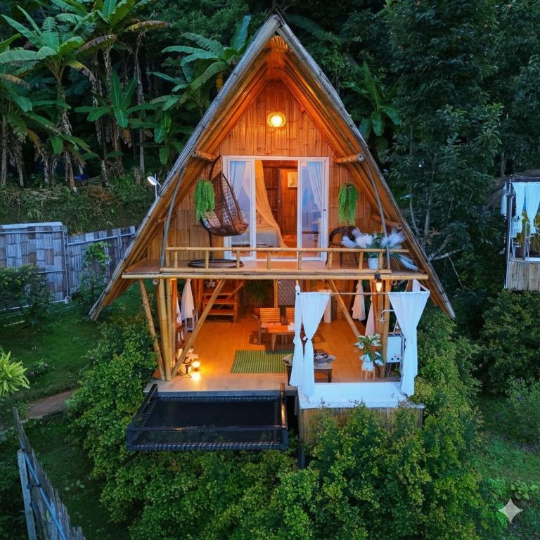 a small tree house with a large window at ดาวบนดินCamping in Ban Thung Phan Ha