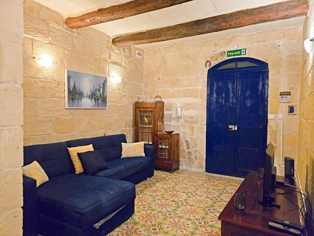Posezení v ubytování Traditional Maltese Apartment in Floriana - Walk to Valletta, Capital City