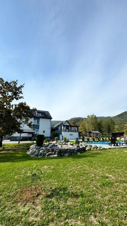 a yard with a house and a swimming pool at Bier House in Velyatyn