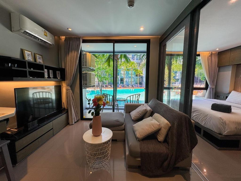 Πισίνα στο ή κοντά στο Kamala City Gate 1 Bdr Pool View