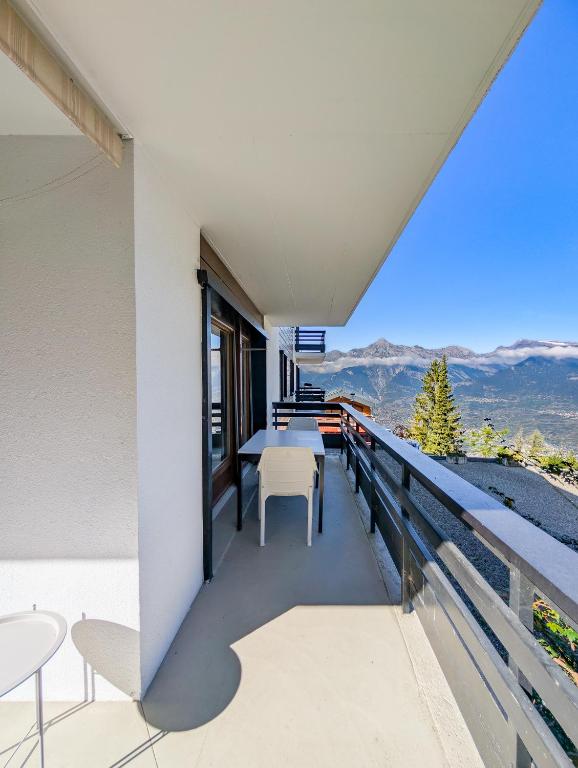 Cosy Centered with Garden and View in Veysonnaz - Resim 26