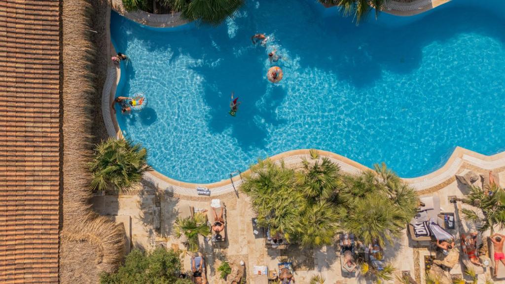 Bazén v ubytování Achtis Hotel nebo v jeho okolí