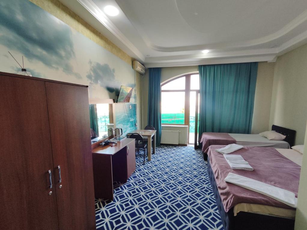 Postel nebo postele na pokoji v ubytování EKN Guest House&Hotel Baku