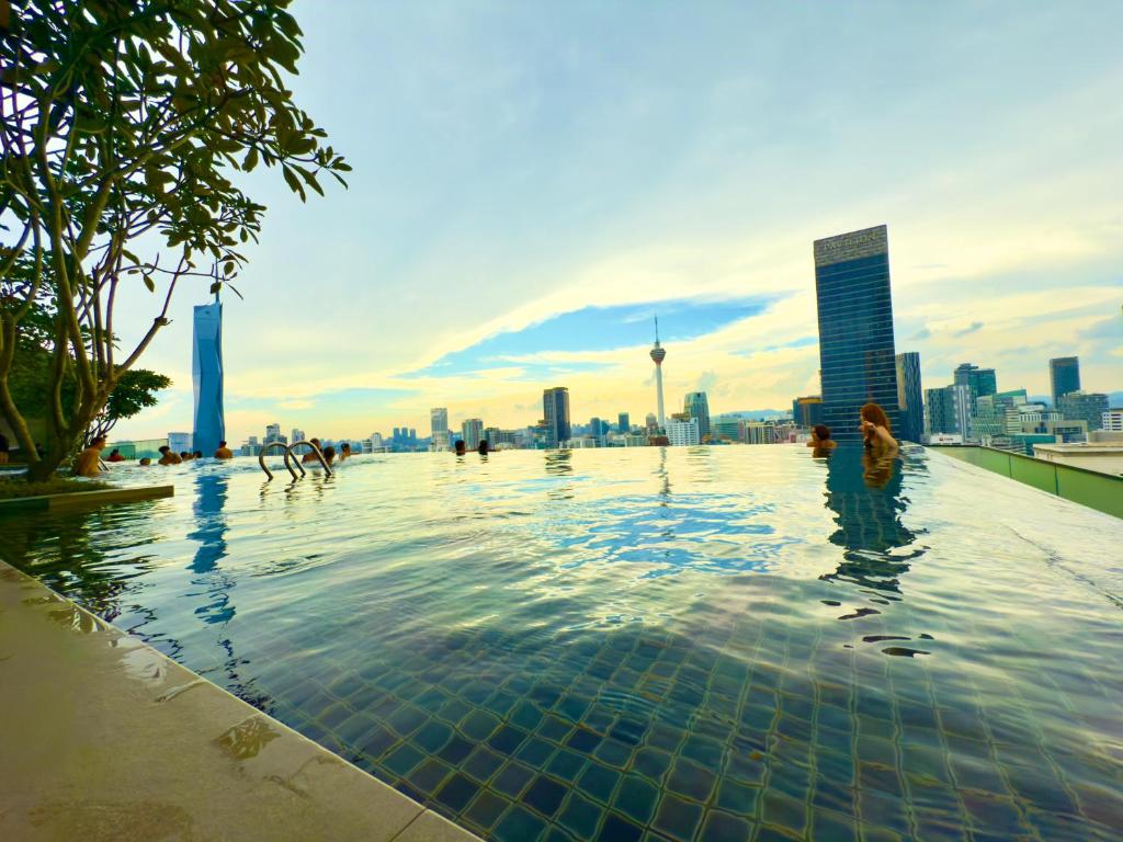 Hồ bơi trong/gần AXON RESIDENCE KLCC PAVILION by RITZZ CARLTON