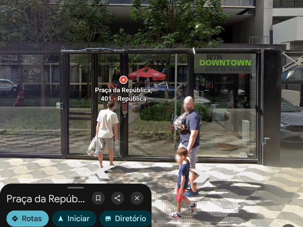 a group of people walking in front of a store at Luxo Setin Downtown República SP in Sao Paulo