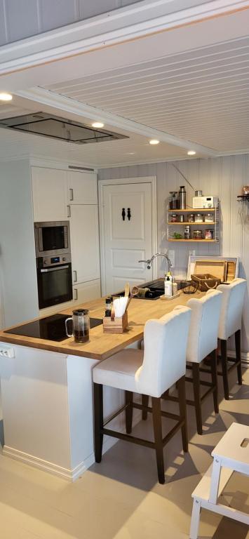 Kuchyň nebo kuchyňský kout v ubytování Cottage in Hellesøy, Øygarden