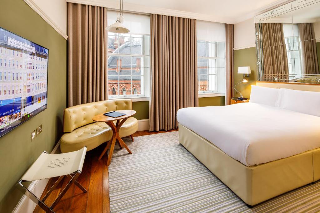 
Large Queen Room - Heritage
