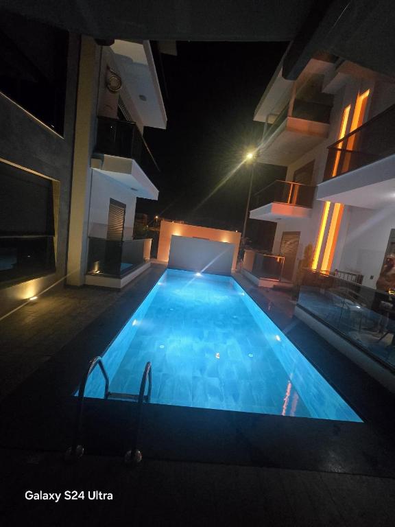 a swimming pool in the middle of a building at night at Luxuriöse Ferienwohnung in Manavgat ilica in Ilıcaköy