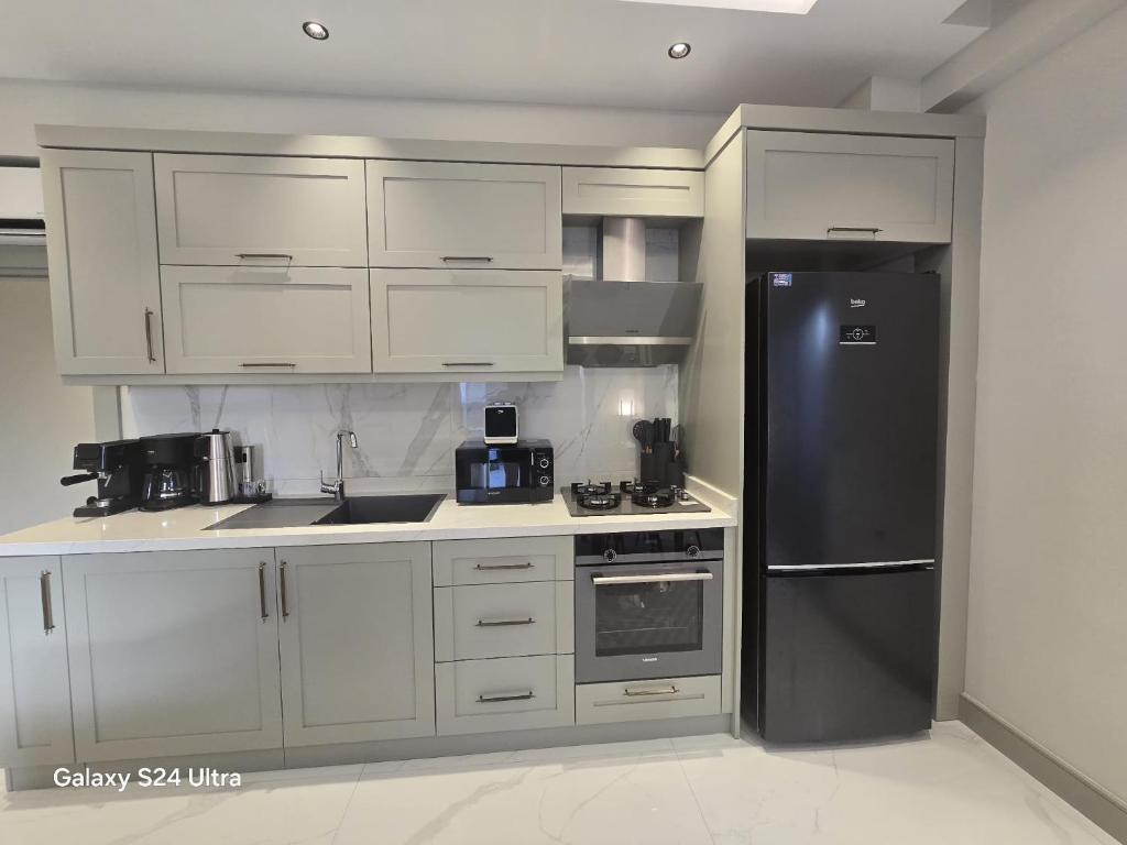 Η κουζίνα ή μικρή κουζίνα στο Luxuriöse Ferienwohnung in Manavgat ilica