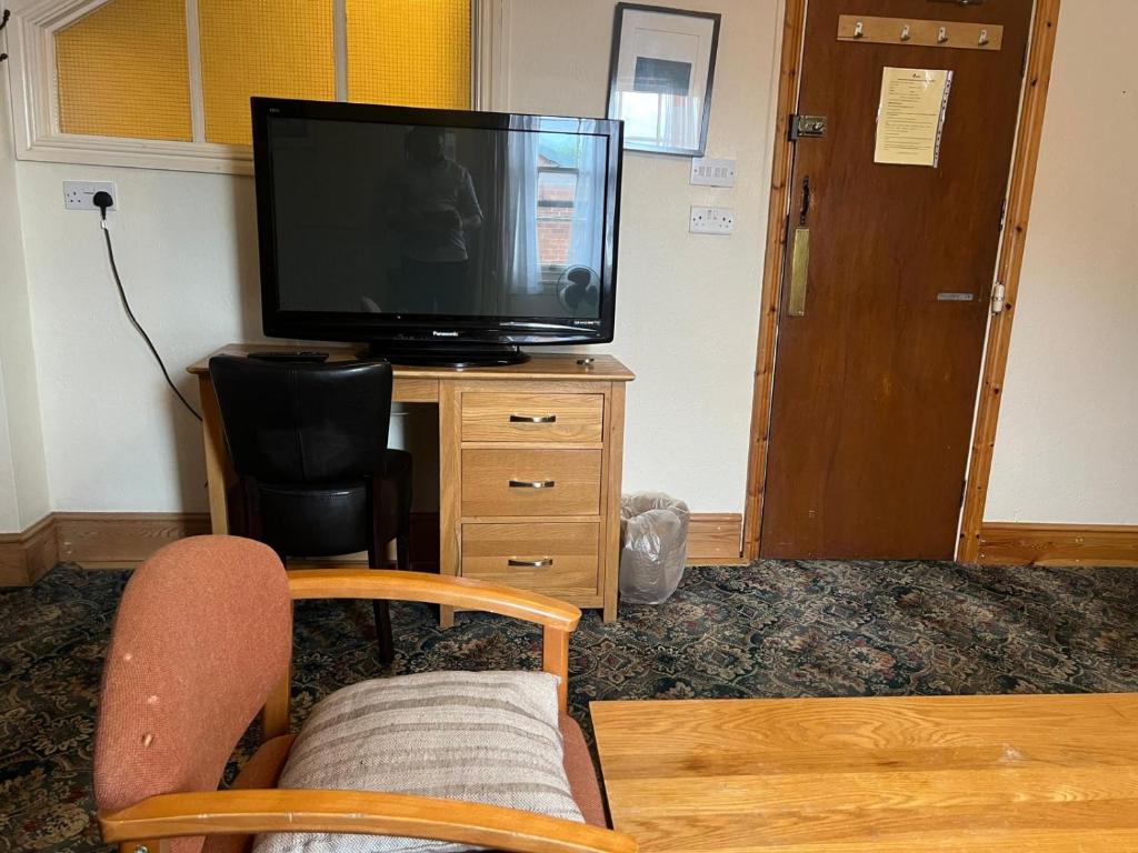 Near Hylands hotel family room - Resim 30