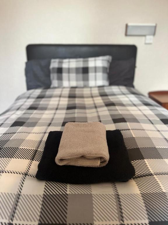 Near Hylands hotel family room - Resim 10