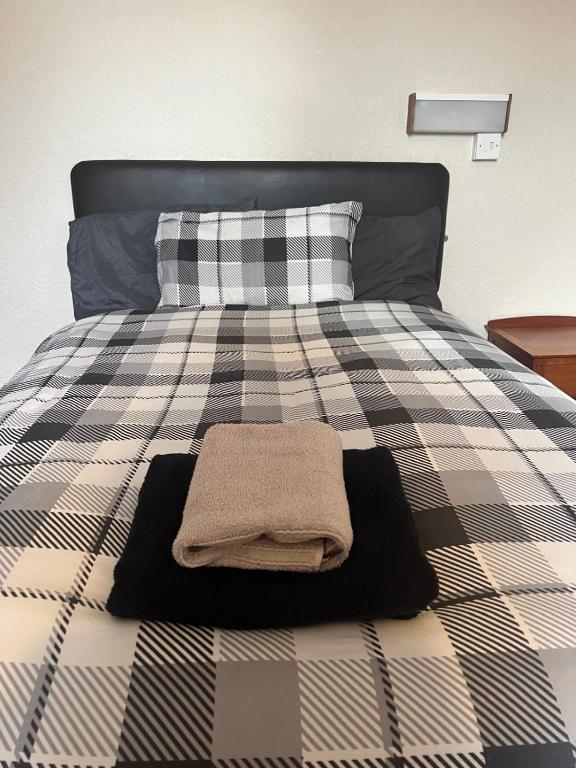 Near Hylands hotel family room - Resim 11