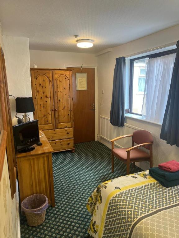 Near Hylands hotel family room - Resim 14