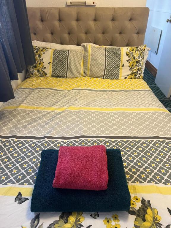 Near Hylands hotel family room - Resim 17