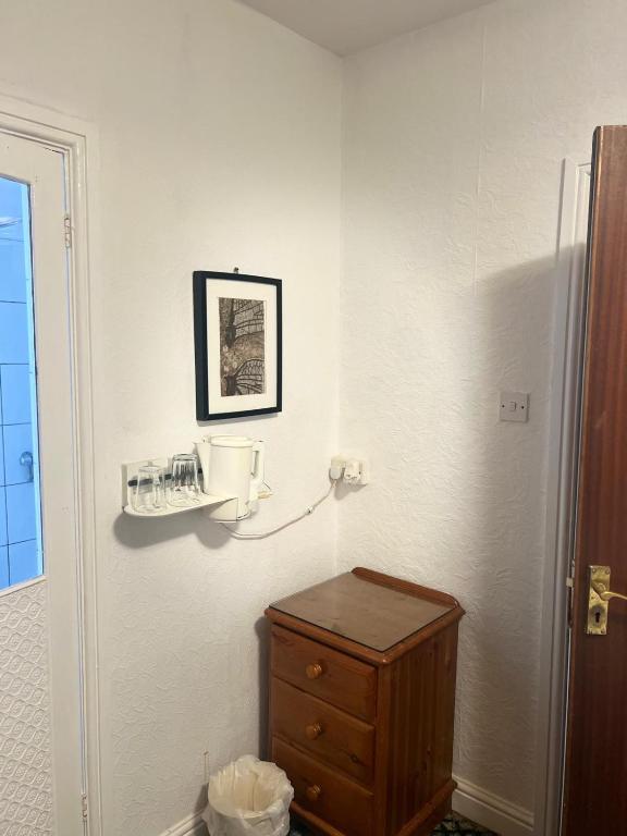 Near Hylands hotel family room - Resim 19