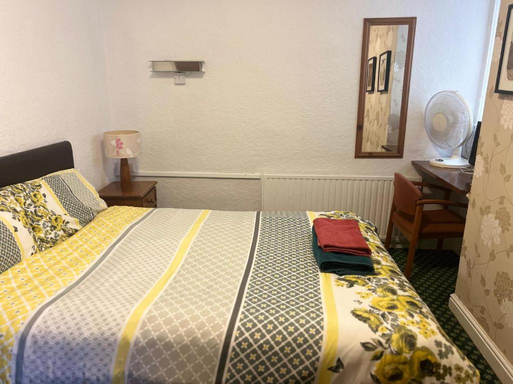 Near Hylands hotel family room - Resim 23