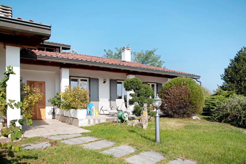 a house with a green fire hydrant in the yard at Casa Vacanza al Capriano in Cantello