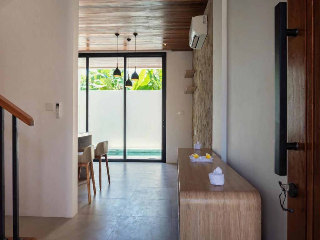 a living room with a table and a dining room at LM Home 2 Mendira in Candidasa