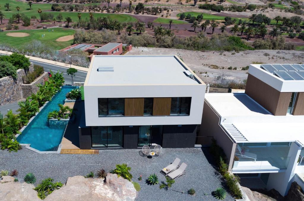 an aerial view of a house with a swimming pool at La Atalaya del Salobre Golf in San Bartolomé