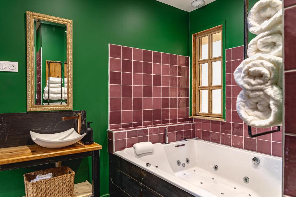 Hôtel O' Fil de soie Balnéo Séminaires - Double Room With Spa Bath