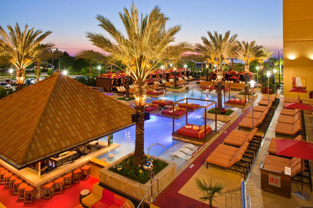 Der Swimmingpool an oder in der Nähe von Golden Nugget Biloxi