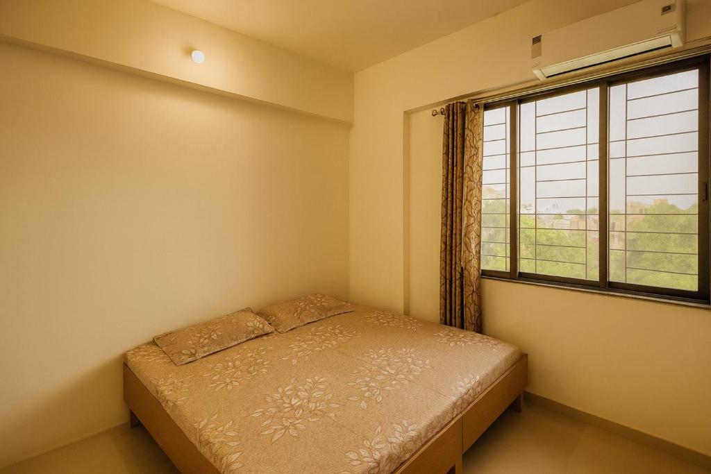 New Spacious 2BHK apartments in Tirupati Near Railway Station with fully equipped kitchen, AC bedrooms, Washing Machine, 24 hours water, caretaker service, and ample space for car parking & ideal for families and pilgrims photo