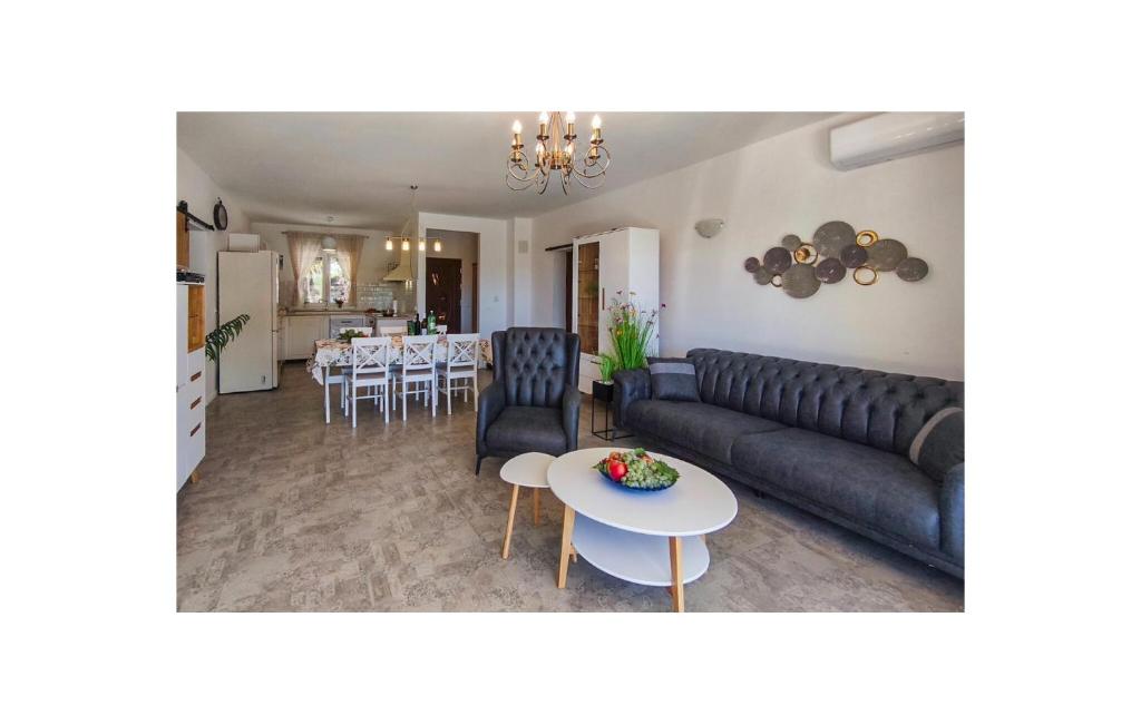 a living room with a couch and a table at Lovely Home In Sinj in Rožani