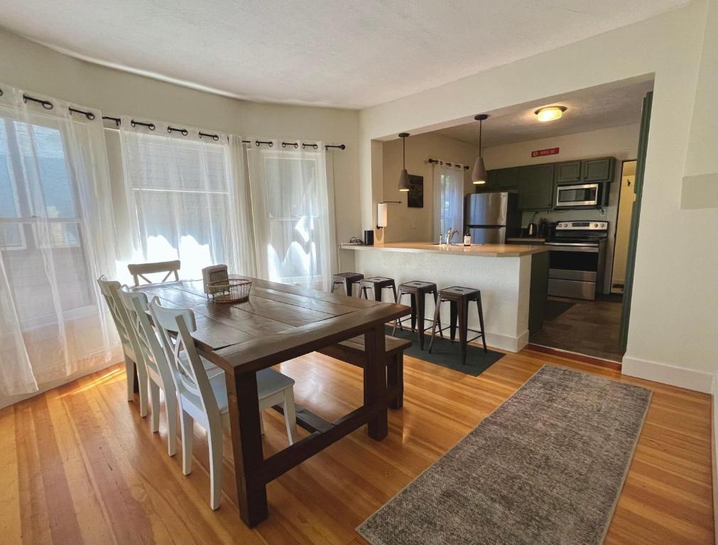 a kitchen and dining room with a table and chairs at Lucky 30 Day in Hood River