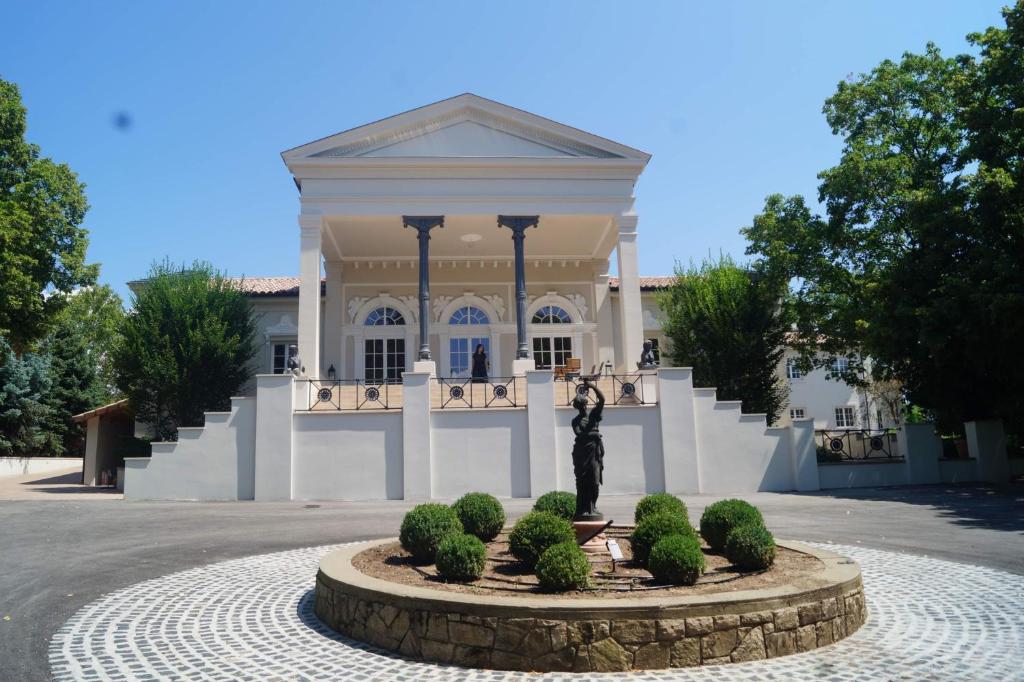 Το κτήριο όπου στεγάζεται  το δωμάτιο σε οικογενειακή κατοικία