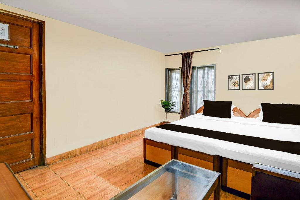 a bedroom with a large bed and a window at Hotel O Delight Rooms in kolkata